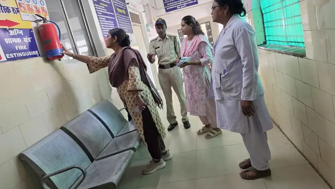 जिला अस्पताल उमरिया के बिजली पैनल में शार्ट सर्किट से लगी आग की घटना की पुनरावृत्ति नही हो, को दृष्टि गत रखते हुए एस डी एम मानपुर हरनीत कौर कलसी ने किया
सामुदायिक स्वास्थ्य केंद्र मानपुर का किया निरीक्षण
समस्त व्यवस्था एक सप्ताह में दुरुस्त करने के दिये निर्देश
@cmmadhyapradesh
@jansamparkmp
@healthminmp
#उमरिया
#umaria