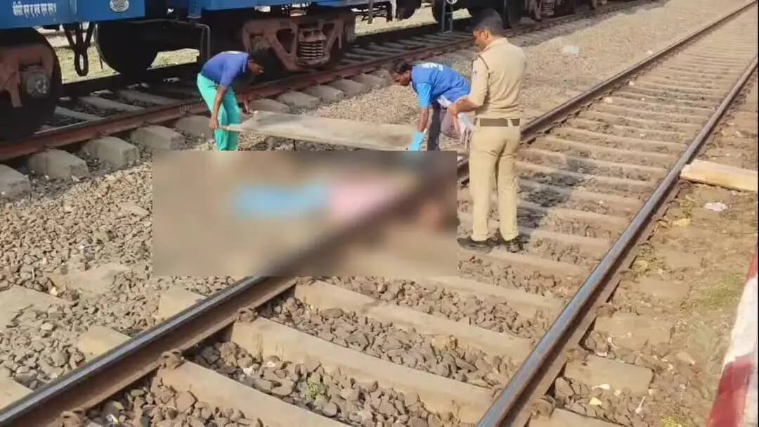 बरेली: नर्मदापुरम के पिपरिया में बरेली के पटवारी ने दो बेटों की हत्या कर ट्रेन के सामने कूदकर आत्महत्या की