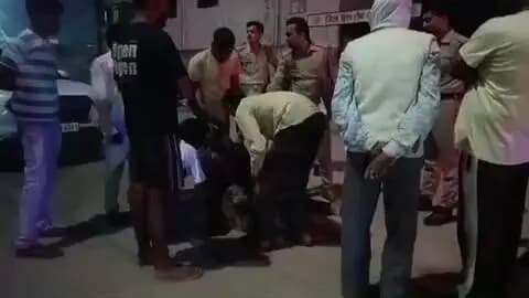 हाथरस: आगरा-अलीगढ़ नेशनल हाईवे पर अज्ञात वाहन की टक्कर से बाइक सवार की मौत, परिजनों में मचा कोहराम, पुलिस ने शव भेजा पोस्टमार्टम