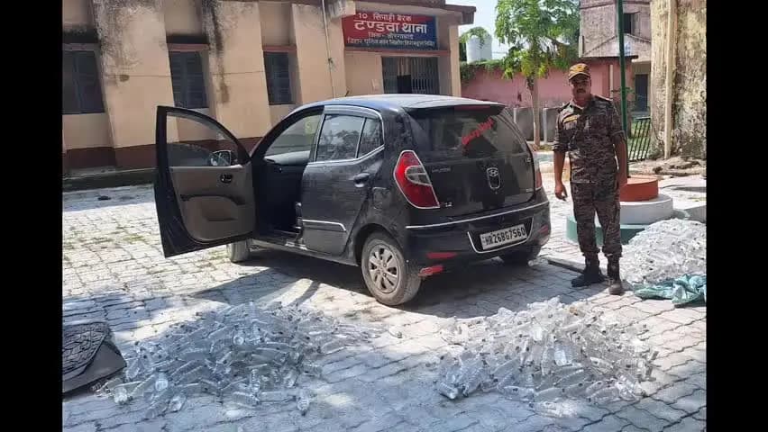 नबीनगर: पुरहरा से कार में भारी मात्रा में टनाका देशी शराब बरामद, तस्कर गाड़ी छोड़कर फरार