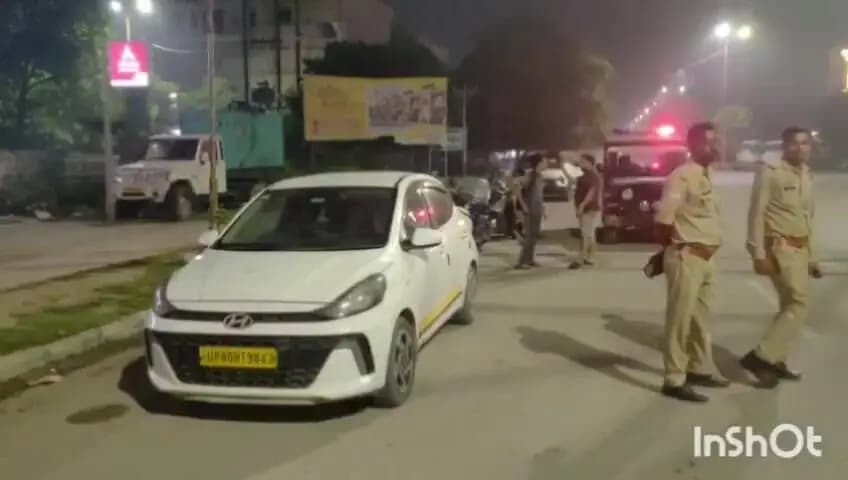 आगरा: 100 फुटा रोड पर बिना चप्पल सहमी मिली दिल्ली की स्पा सेंटर कर्मी, आरोप- ज्यादा कमाई का लालच देकर आगरा लाने और रोकने का