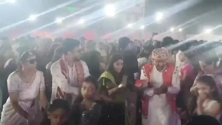 बड़वानी: SBN कालेज ग्राउंड में युवा शक्ति ओपन गरबा महोत्सव का भव्य समापन, सांसद श्री पटेल ने सपत्नीक किया गरबा