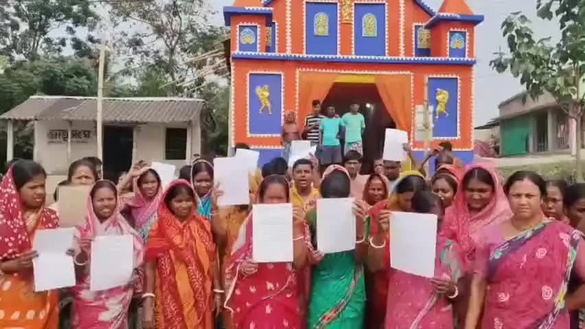 হাসনাবাদ: বিশপুর এলাকায় পুজোর অনুদানের টাকা না পাওয়ায় বিক্ষোভ, বিক্ষোভের ভিডিও সোশ্যাল মিডিয়ায় ভাইরাল