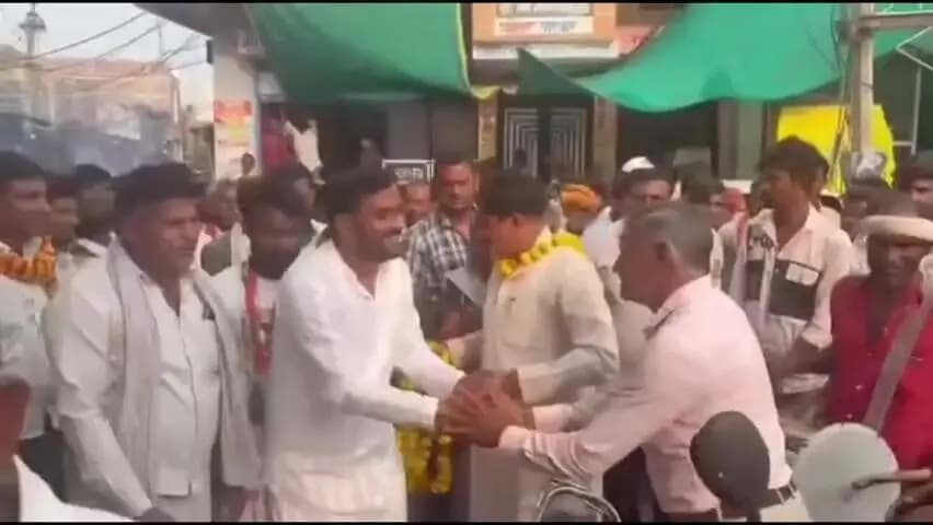राजगढ़: राजगढ़ पूर्व विधायक बापू सिंह तंवर ने राजस्थान के इकलेरा मनोहर थाना में कांग्रेस प्रत्याशी के समर्थन में किया प्रचार