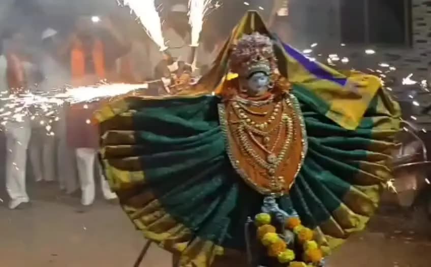ದಾಂಡೇಲಿ: ಕೇರವಾಡದ ಶ್ರೀ.ದಾಂಡೇಲಪ್ಪ ಸನ್ನಿಧಿಯಲ್ಲಿ ಶ್ರದ್ಧಾಭಕ್ತಿಯಿಂದ ಸಂಪನ್ನಗೊಂಡ ಶ್ರೀ.ದುರ್ಗಾಮಾತಾ ದೌಡ್ ಕಾರ್ಯಕ್ರಮ