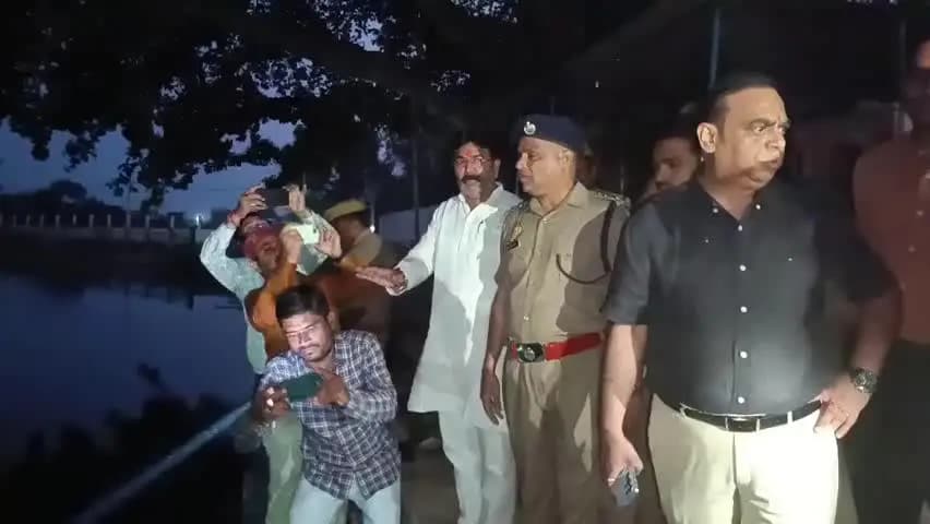कौंच: कोंच में दशहरा मेले को लेकर डीएम-एसपी ने किया अलर्ट, दशहरा मेला ग्राउंड और धनुतालाब विसर्जन स्थल का निरीक्षण