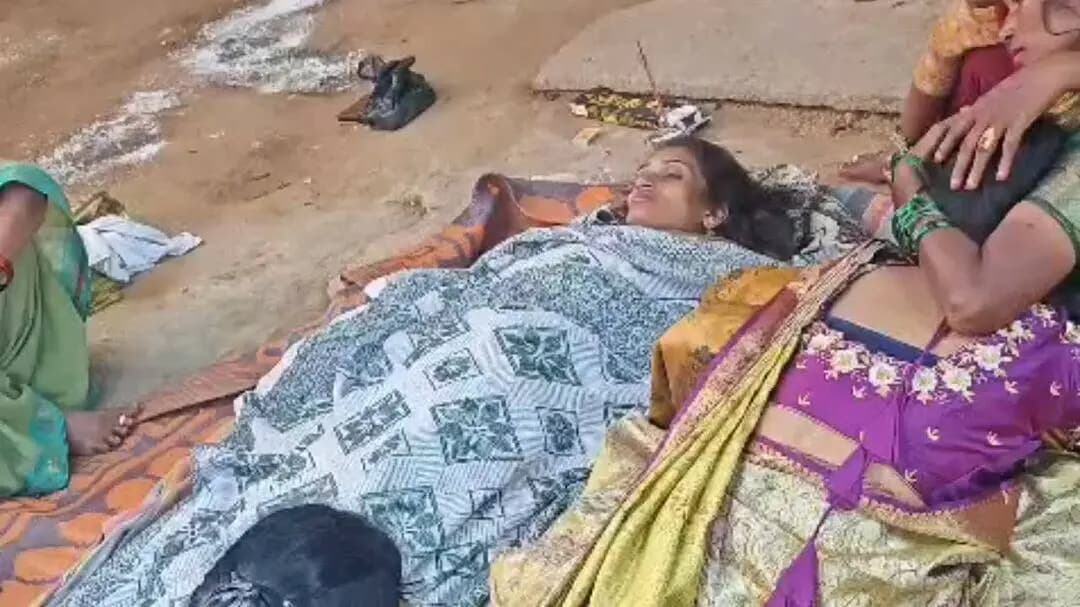 అసిఫాబాద్: బతుకమ్మ ఆడుతూ యువతీ మృతి