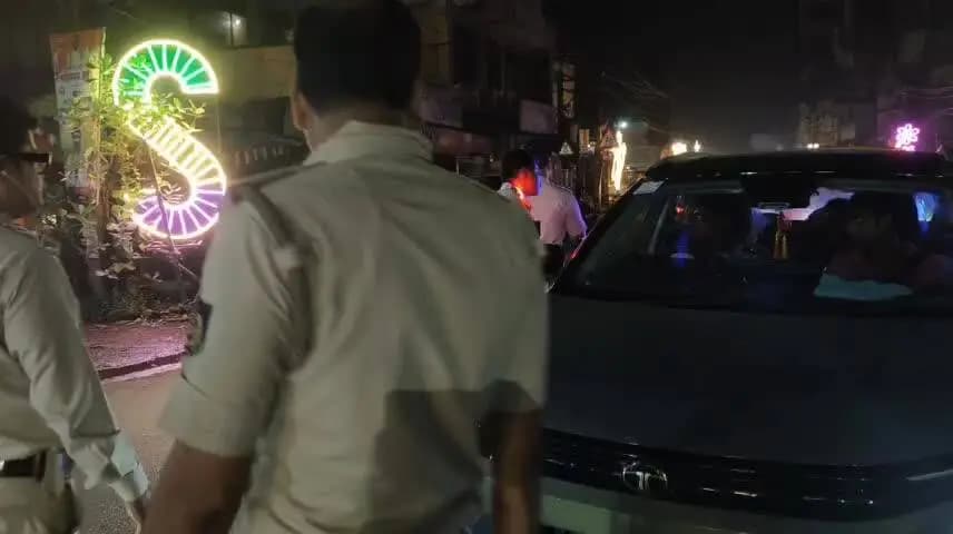 বারাসাত ১: দুর্গাপূজোয় ঘোরার আগে সাবধান! দত্তপুকুর ট্রাফিক পুলিশের কড়া নজরদারি, হেলমেটবিহিন বা মদ্যপ অবস্থায় গাড়ি চালালেই জরিমানা