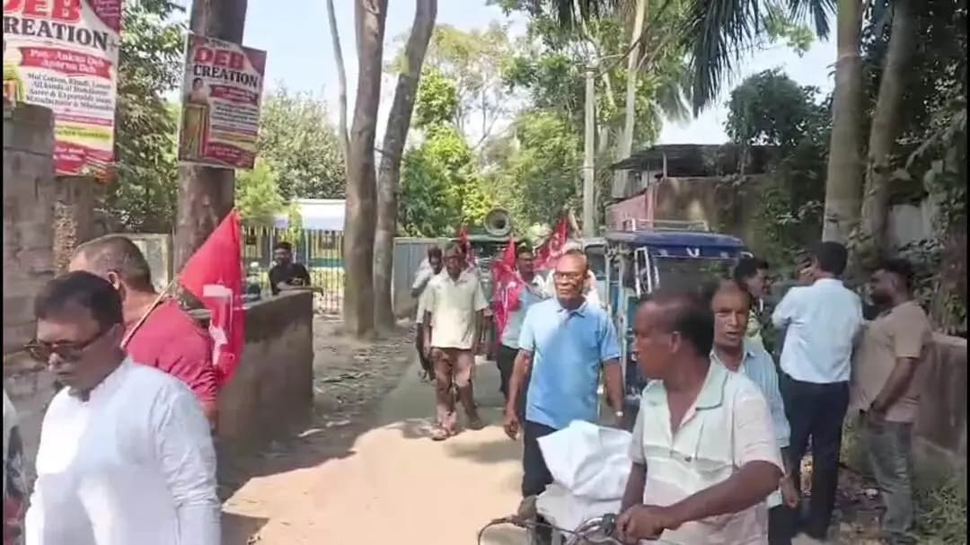 শান্তিপুর: ফুলিয়ায় সিপিআইএমের বুক স্টলে হামলা বিদ্যাসাগরের মূর্তি পোড়ানোর অভিযোগ কাঠগড়ায় বিজেপি ও আরএসএসপন্থীরা
