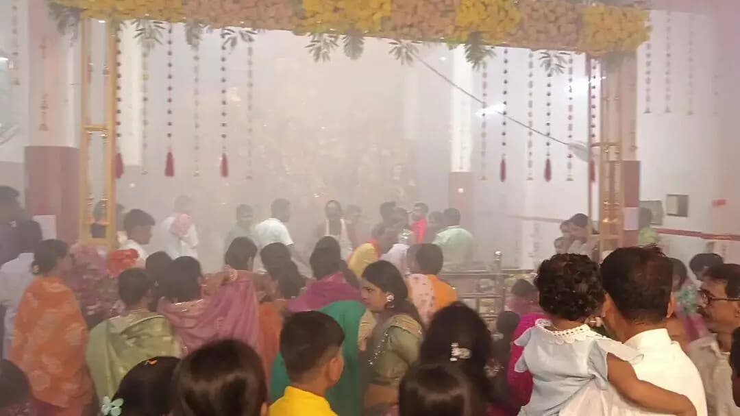 পুরাতন মালদা: ৭৯তম বর্ষে নবাবগঞ্জ দুর্গাপুজো, মহাষ্টমীতে মাতল উৎসবের আবহ