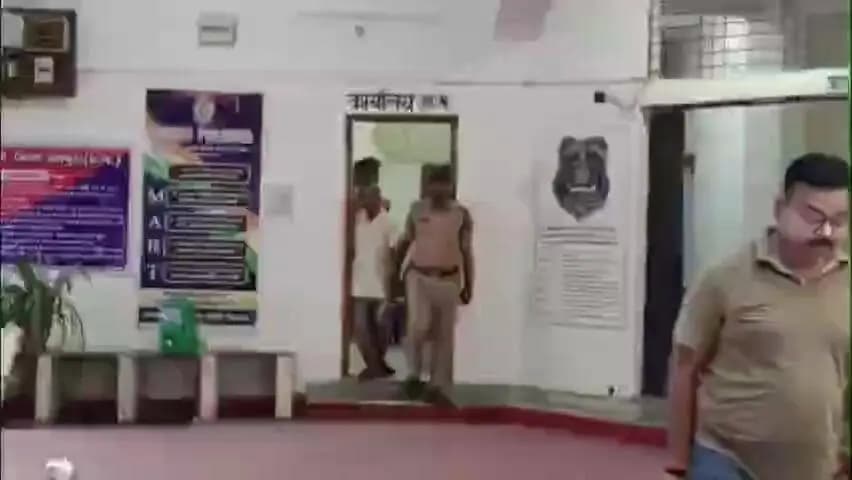 कुनकुरी: कुनकुरी पुलिस ने धार्मिक भावनाएं आहत करने के आरोप में शिक्षक को किया गिरफ्तार