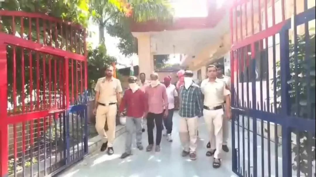 यमुना विहार: सोनिया विहार में दोस्त की पत्नी से शादी के लिए दोस्त की हत्या की साजिश, 2 नाबालिग समेत 7 गिरफ्तार