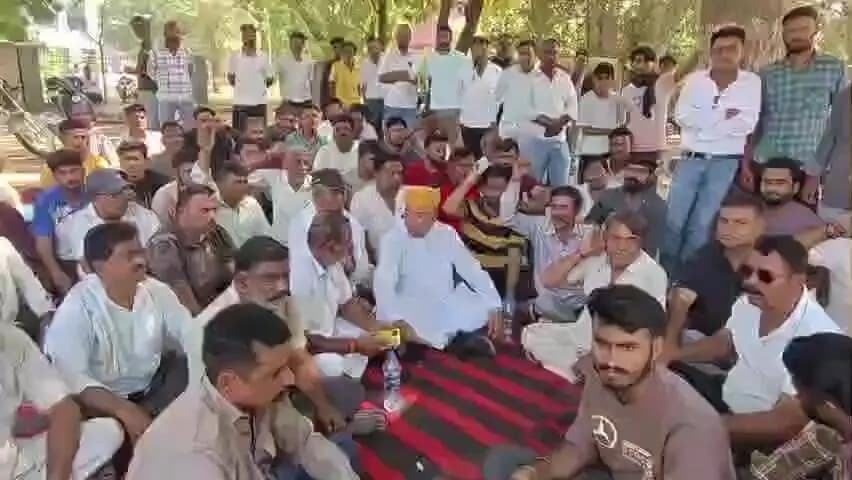 बीकानेर: ऊन मिल में ट्रैक्टर की चपेट में आने से मजदूर की मौत, परिजन मोर्चरी के आगे धरने पर बैठे