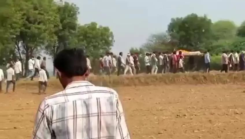 अंजड़: मोहीपुरा में श्मशान का रास्ता बंद, 24 घंटे बाद अंतिम संस्कार,श्मशान जाने का रास्ता बंद, तो अंतिम विदाई भी मुश्किल,
ग्राम
