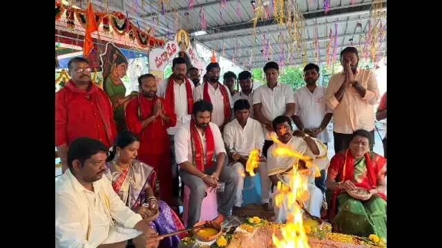 రామగుండం: సింగరేణి 11 గనిలో పర్యటించి చండీ హోమంలో పాల్గొని కార్మికులను కలిసిన సినీ హీరో ఆర్కే సాగర్