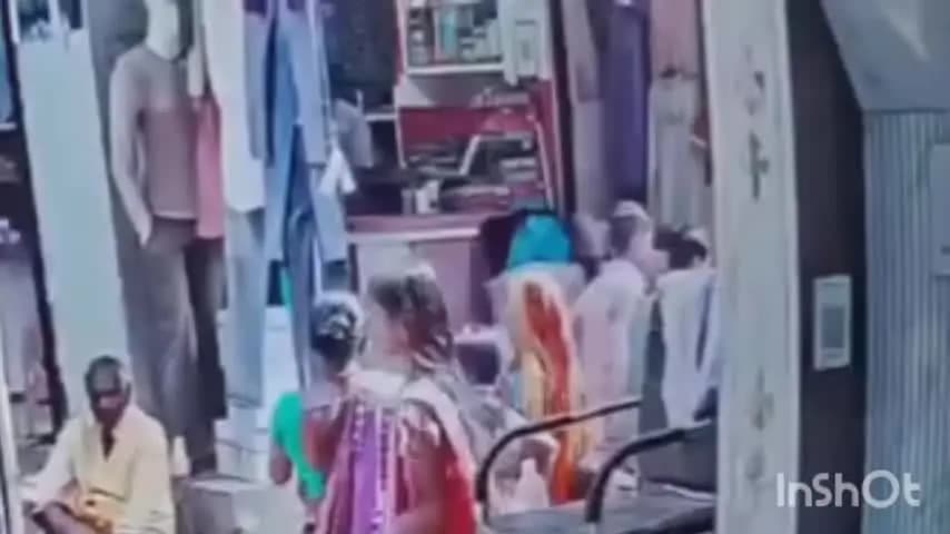 वारिसलीगंज: वारिसलीगंज बाजार में चोरी का वीडियो वायरल, इलाके में मची खलबली, महिला का चोरी करते हुए वीडियो सोशल मीडिया पर हुआ वायरल