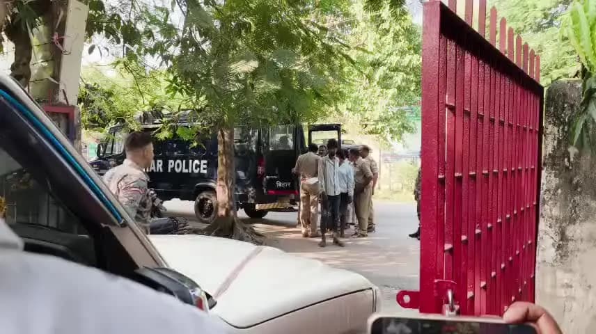डुमरा: सीतामढ़ी में दशहरा के बाद बड़ी वारदात की साजिश रचने वाले 10 बदमाश गिरफ्तार, एक महिला भी