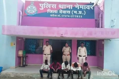 खातेगांव: नेमावर में जुआ खेलते 5 आरोपी गिरफ्तार, ₹3,450 नकद और ताश के पत्ते जब्त