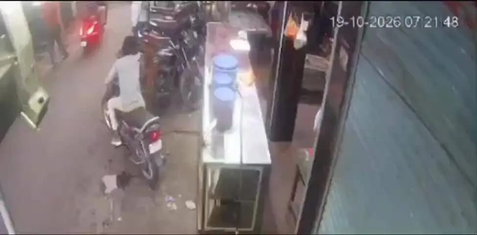 लाडपुरा: कोटा के पाटनपोल बाजार में दिनदहाड़े चोरी, बाइक सवार बदमाश ने श्याम कचौरी की दुकान से इलेक्ट्रॉनिक कांटा चुराया