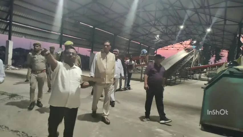 बलिया: बसंतपुर कचरा प्रबंधन संयंत्र का डीएम ने लिया जायजा, सुधार के लिए दिए निर्देश