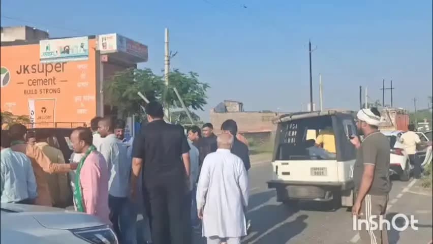 घिरोर: अशोक यादव ने दुल्हापुर में निजी कार्यक्रम में सपा पर जमकर निशाना साधते हुए कहा- सपा परिवार बाद की पार्टी है
