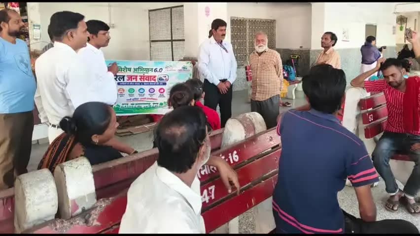 बरेली: बरेली में रेलवे स्टेशनों को स्वच्छ बनाने की मुहिम तेज, यात्रियों को दिए गए 4 डस्टबिन के इस्तेमाल के निर्देश