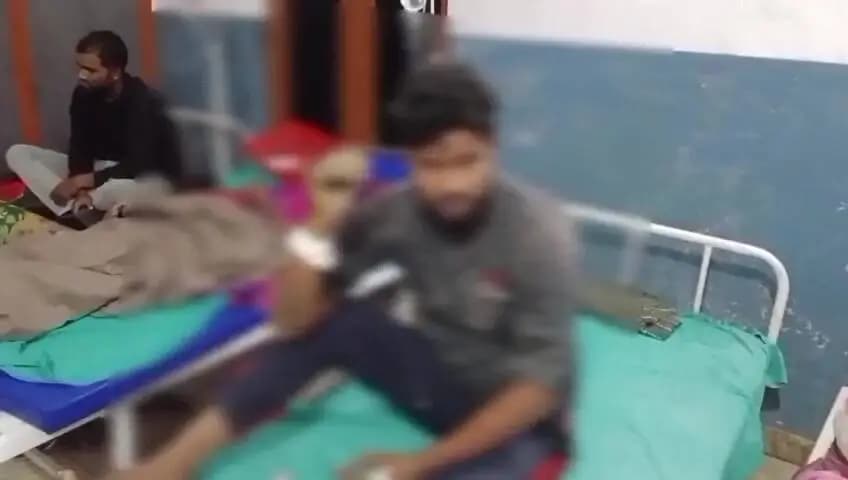 निघासन: निघासन के चखरा गांव में मां-बाप पर पेट्रोल डालकर जलाने का आरोप, झुलसे पिता की लखनऊ में हुई मौत, परिवार में मचा कोहराम