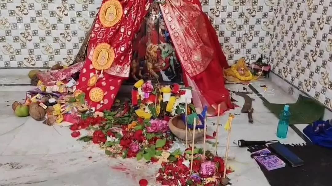 ময়ূরেশ্বর ১: মিলেছে সরকারি অনুদান! তবে মন্ডপে নেই দুর্গা প্রতিমা, ঘট পুজোতেই নমো নমো মল্লারপুরের ঘটনা ঘিরে উঠছে প্রশ্ন