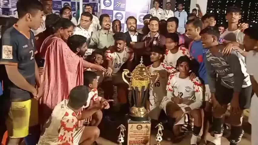 परसवाड़ा: उकवा फुटबॉल टूर्नामेंट का खिताब आरकेएम नारायणपुर के नाम और 1,11,111 रुपए राशि, ट्रायब्रेकर में हैदराबाद को 5-4 से हराया