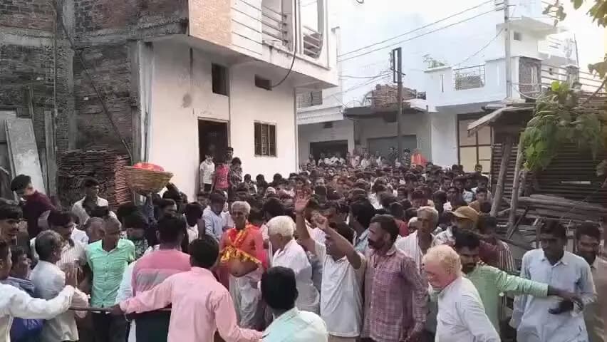पचोर: सुल्तानिया में नवमी पर पण्डो ने निकाली ज्वारा विसर्जन यात्रा, हजारों ग्रामीण शामिल हुए, कई भविष्यवाणियां कीं
