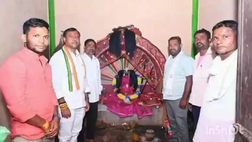 लोहंडीगुडा: नवरात्रि पर गांवों की गुड़ियों में पहुंचे पीसीसी चीफ दीपक बैज, देवी-देवताओं का लिया आशीर्वाद
