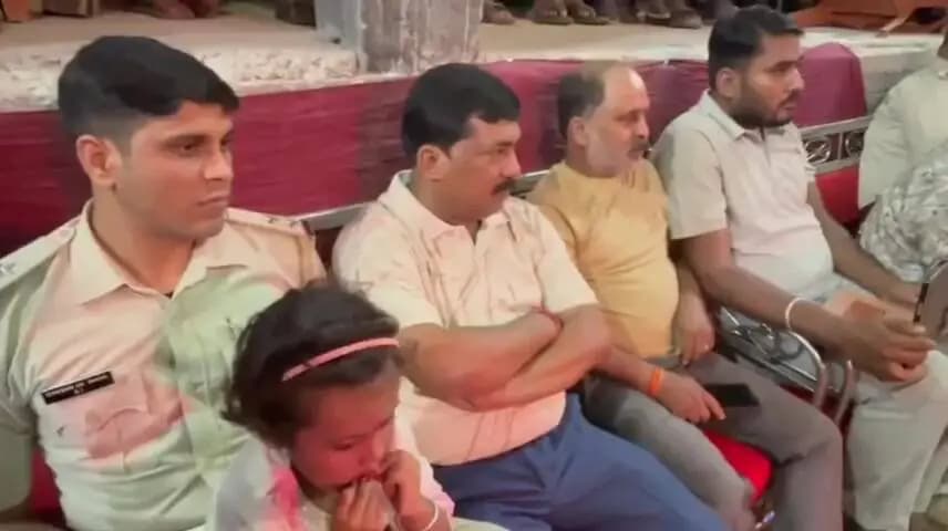 बरहेट: बड़ी दुर्गा काली माता मंदिर में महिलाओं ने किया डांडिया नृत्य, दर्शक हुए मंत्रमुग्ध