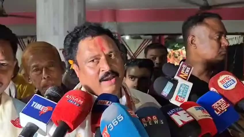 ছয়গাঁও: দূৰ্গা পূজা উপলক্ষে ছমৰীয়া সমষ্টিৰ বিধায়ক ৰেকিবুদ্দিন আহমেদৰ মন্তব্য