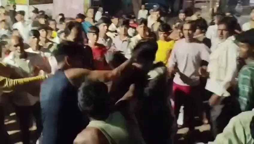कोलारस: मानीपुरा में झांकी देखने के दौरान दो पक्षों में मारपीट, क्रॉस एफआईआर दर्ज