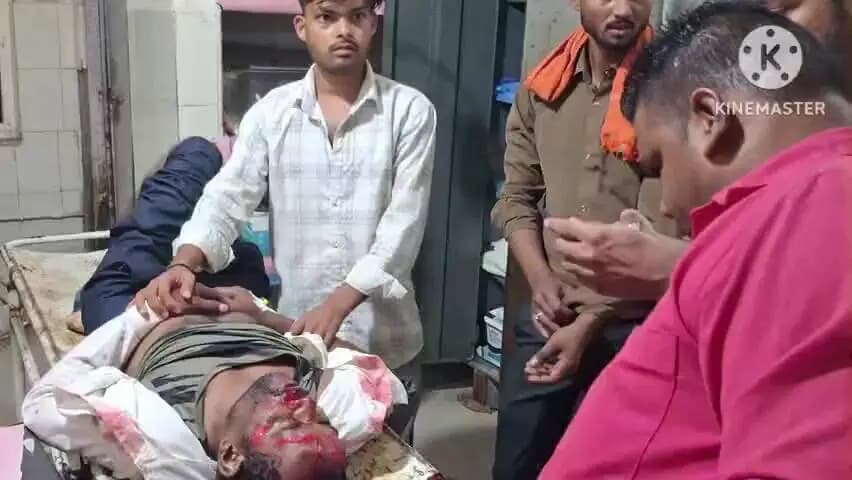 शाढ़ौरा: सेजी गांव के पास 2 ट्रकों के बीच 4 बाइक फंसी, 2 की मौत, 5 गंभीर घायल, 2 अशोकनगर रेफर