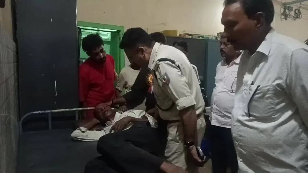 झरिया/जोरापोखर/सिंदरी: झरिया में मामूली विवाद के बाद बाइक सवार ने अनिल रवानी को पीटा, घायल होने पर धनबाद रेफर