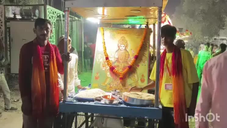 छिबरामऊ: पश्चिमी बाईपास पर नवदुर्गा शोभा यात्रा में 101 झांकियां शामिल, कई जीवंत झांकियों ने लोगों का मनमोहा