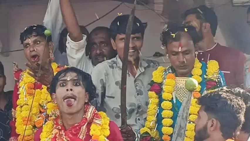 रायपुर: हिम्मतगढ़ में धड़कते अंगारों से गुजरे बिसत माता के साधक, बड़ी संख्या में श्रद्धालु मौजूद रहे