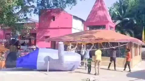 बहराइच: रामलीला मैदान में 65 फीट के रावण का दहन होगा, पुतले को अंतिम रूप देने में जुटे कारीगर, आतिशबाजी रहेगी आकर्षण का केंद्र