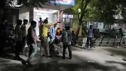 आबू रोड: आबूरोड-रेवदर मार्ग पर हुआ भीषण सड़क हादसा, दो बाइकों की आमने-सामने भिड़ंत के बाद बनीं आग का गोला