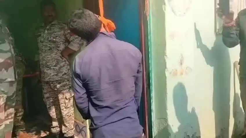 बजाग: धवाडोंगरी गांव में घर में लटका मिला युवक का शव गांव में फैली सनसनी परिजनों ने जताई हत्या की शंका , पुलिस कर रही जांच