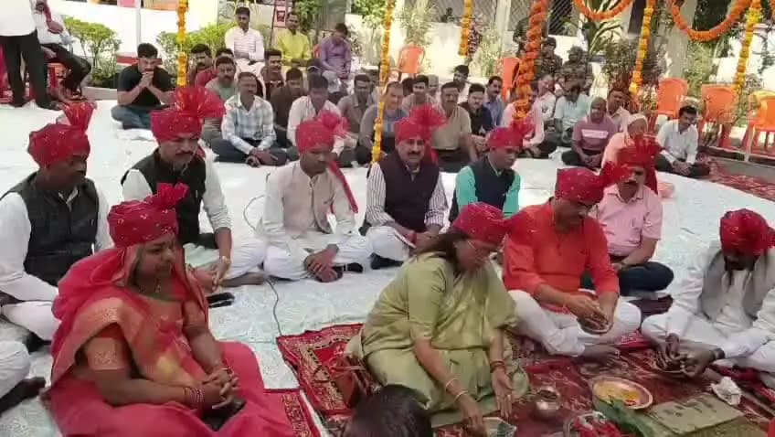 डिंडौरी: पुलिस लाइन डिंडौरी में विजयदशमी पर विधायक, कलेक्टर व पुलिस अधीक्षक ने किया शस्त्र पूजन