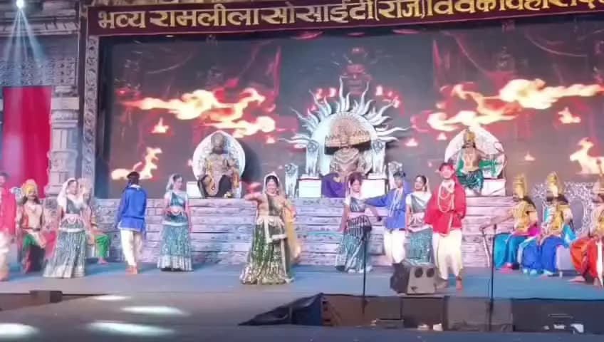 विवेक विहार इलाके में आयोजित रामलीला में महिलाओं के लिए विशेष इंतजाम