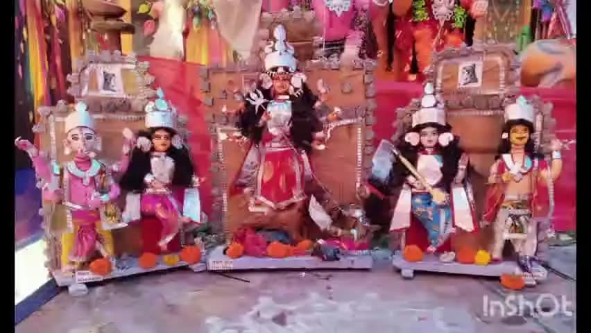 বংশীহারী: বংশীহারীর দৌলতপুরে দু’ফুটের দুর্গাপ্রতিমা গড়ে নজর কাড়ল খুদে শিল্পী স্বস্তিক, দেখতে ভিড় দর্শনার্থীদের