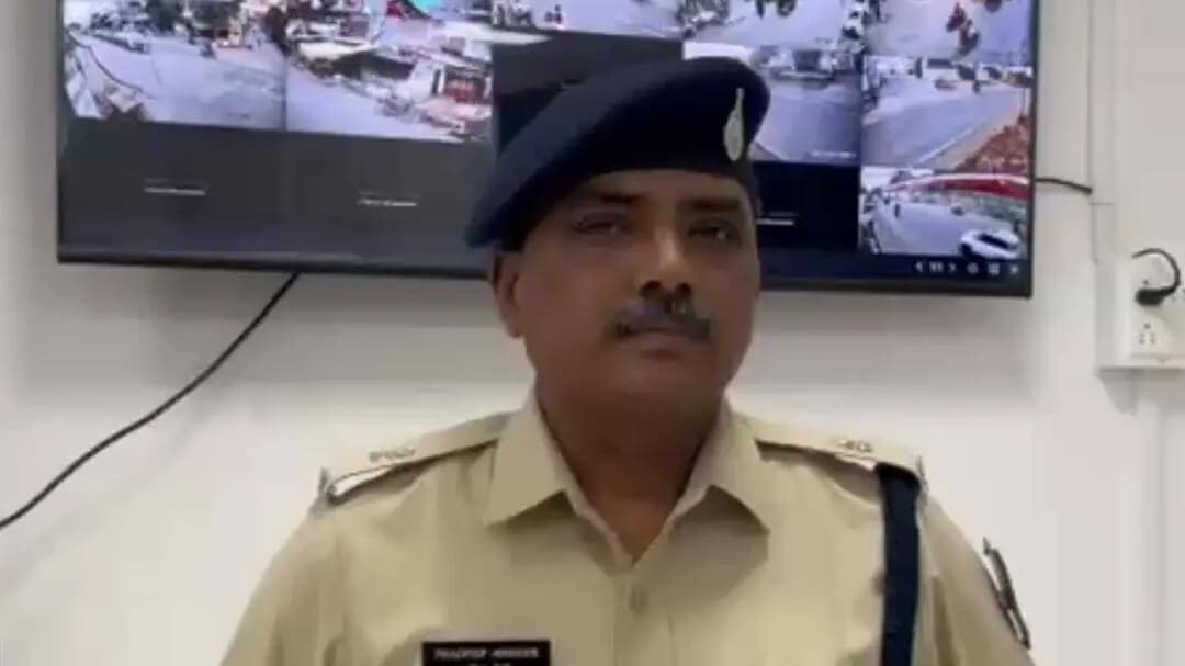 बुरहानपुर नगर: बुरहानपुर पुलिस त्योहारों की सुरक्षा के लिए अलर्ट, प्रमुख स्थानों पर लगाए सौर निगरानी कैमरे