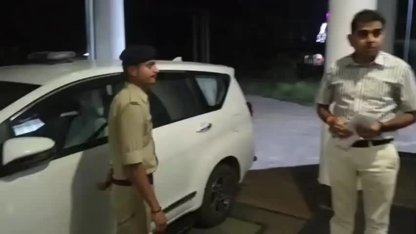 करेली: सुआतला में ज्वेलर्स संचालक पर जानलेवा हमला, टक्कर मारकर गिराया और आंखों में मिर्ची झोंककर 35 लाख के जेवरात लूटे
