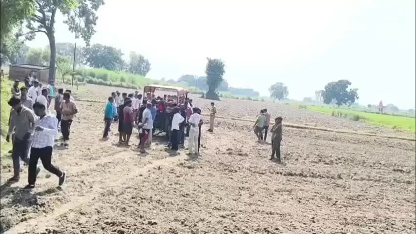 आज़मगढ़: आजमगढ़ में खेत की जुताई के दौरान रोटावेटर की चपेट में आने से 13 वर्षीय बालक की मौत, परिजनों में मचा कोहराम