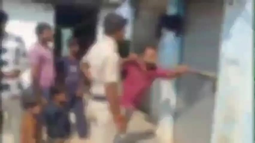कवर्धा: कवर्धा सिटी कोतवाली पुलिस ने मानवता और तत्परता की मिसाल पेश करते हुए फांसी के फंदे पर लटके युवक को तत्काल नीचे उतारा