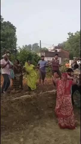 आज़मगढ़: आजमगढ़ में खेत की खुदाई को लेकर विवाद, मारपीट का वीडियो वायरल; 7 के खिलाफ मुकदमा, 2 गिरफ्तार