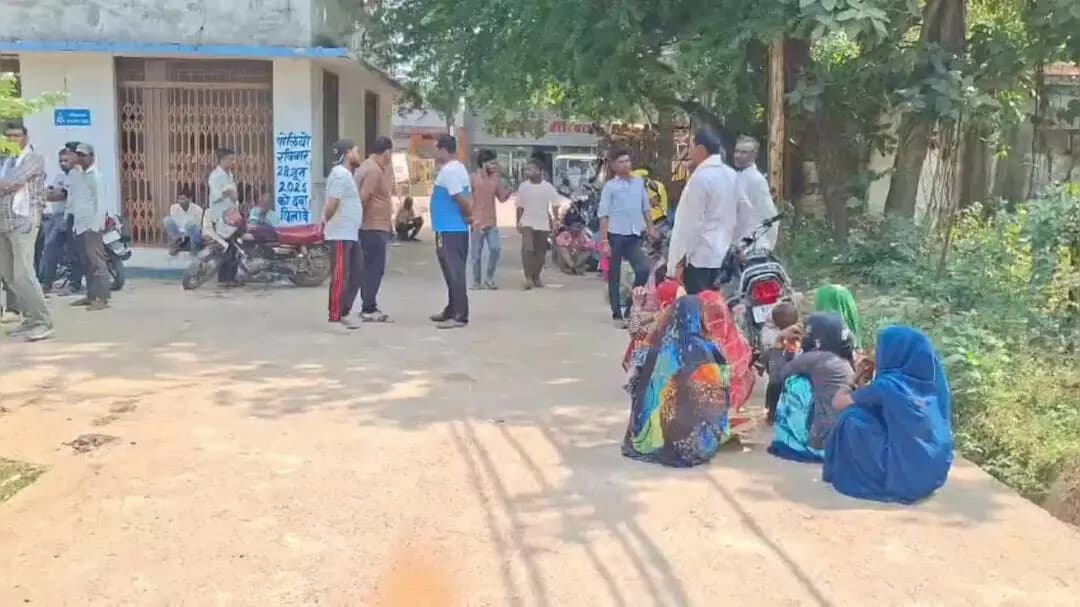 पन्ना: रामलीला से लौट रहे सरपंच के बेटे समेत दो युवकों को डंपर ने कुचला, दोनों की मौत; छप चुके थे शादी के कार्ड
